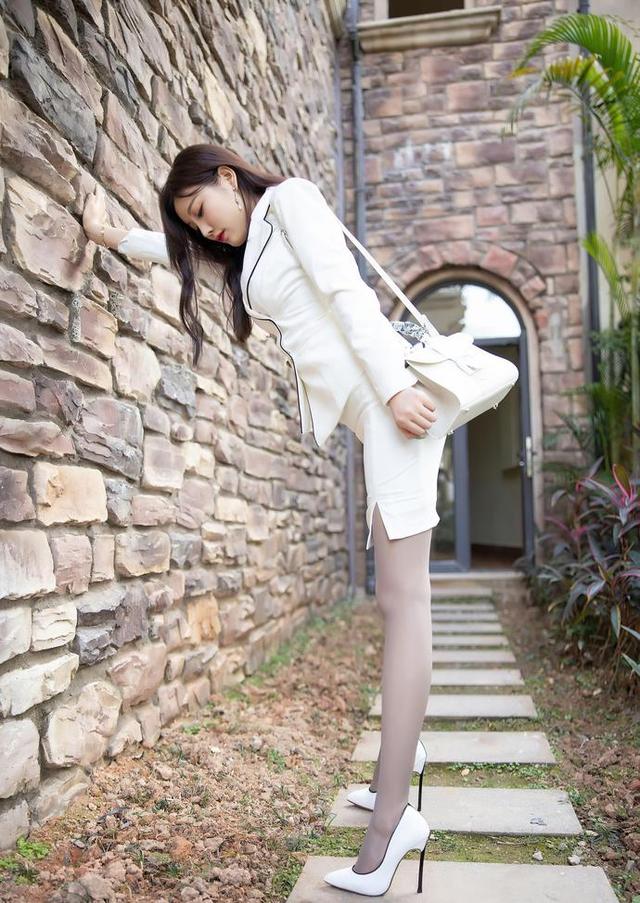 职场正装是什么样的衣服，正装是职业装吗（还有温柔迷人的西装裙）