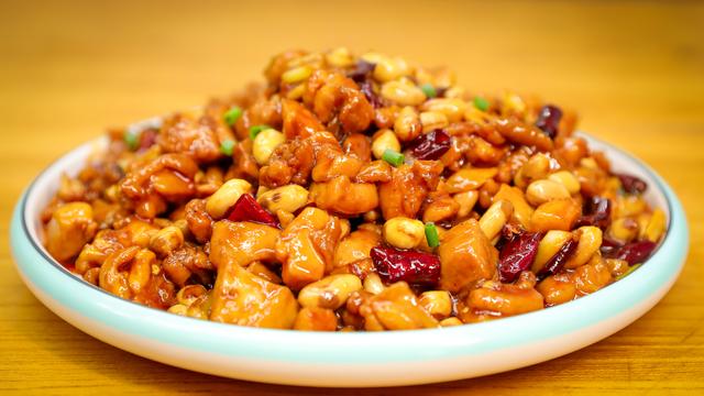 100克鸡胸肉含多少蛋白质，一百克鸡胸肉含多少脂肪（鸡腿排倒数第二）