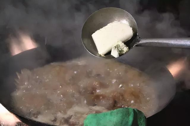 回锅鸡的制作方法，十五秒回锅鸡色泽酱红