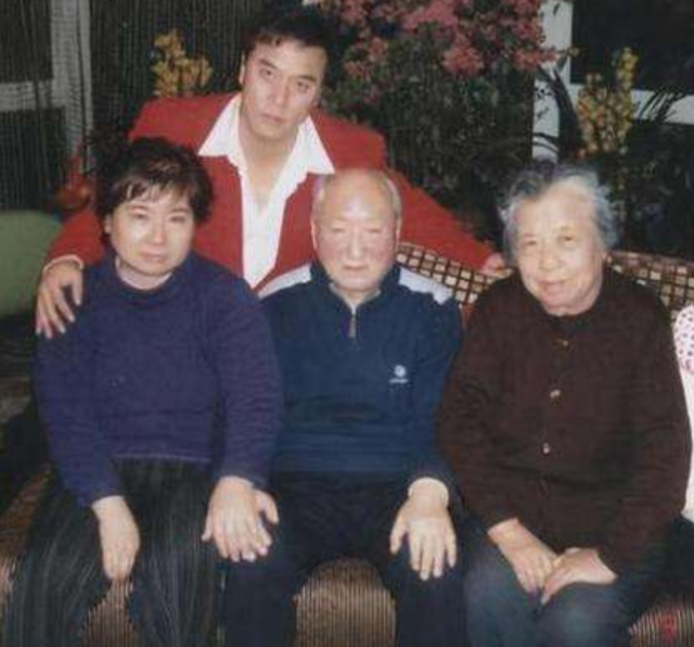 鲍莉和鲍蕾是什么关系，鲍莉和鲍蕾（腾格尔玲花关系不一般）