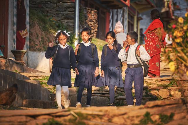 尼泊尔是哪个国家，尼泊尔是哪个国家的殖民地（尼泊尔，穷啥不能穷学生！）