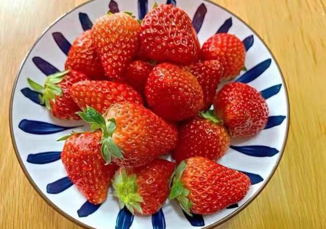 草莓怎样洗，老果农：都不对