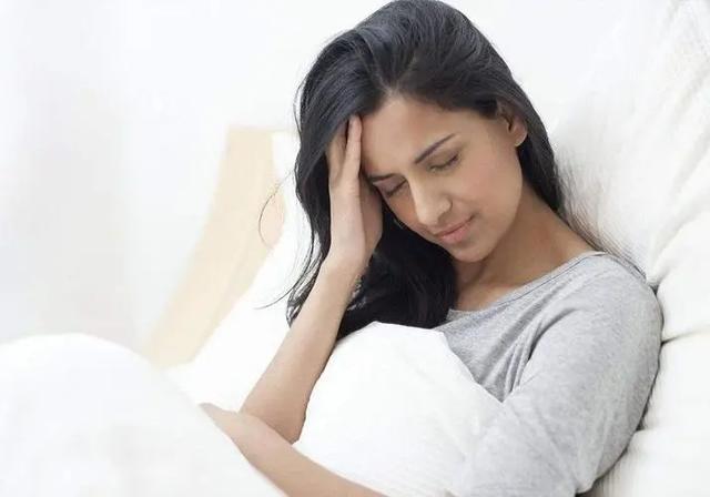 产妇刚生完孩子适合吃什么，产妇刚生完孩子适合吃什么菜谱（这些补血食物少不了）