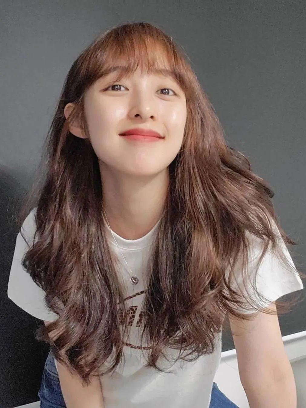 什么颜色头发显白好看减龄,6款颜色的头发最好看显白年轻