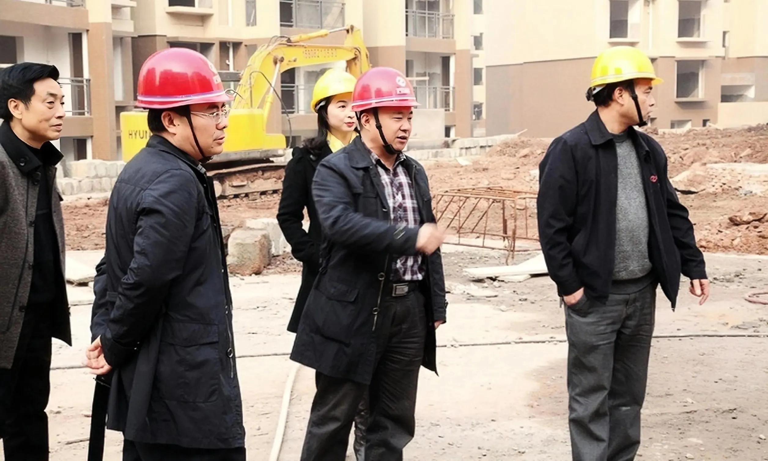 不同颜色的安全帽代表什么含义（工地上5种颜色的安全帽）