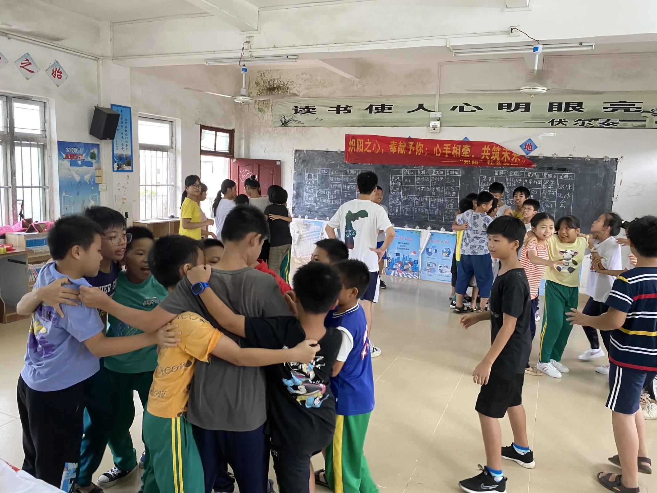 抱团游戏规则及玩法，幼儿园大班体育教案（1，2，3，抱团）