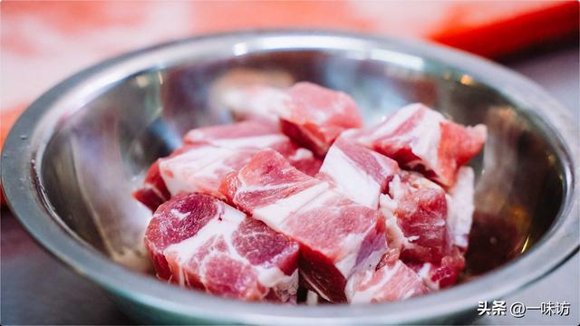 椰青怎么吃，椰子怎么吃?怎么打开?视频（香港超流行椰青炖鲍鱼汤做法）