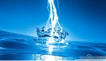 蒸馏水导电吗，蒸馏水导电吗百度百科（4个你深信不疑的“常识”）