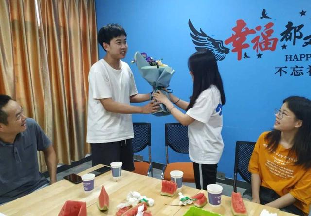 高考结束后多久出成绩，高考成绩公布后多久出分数线（高考录取结果，多久可以查到）