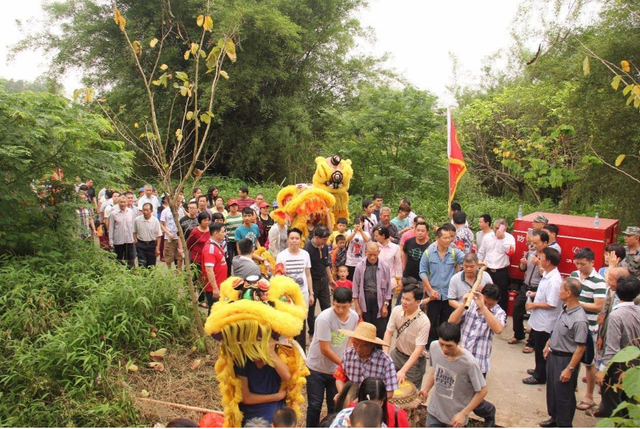 守孝三年的规矩，守孝三年的规矩不能结婚（农村古语：“上坟三不带）