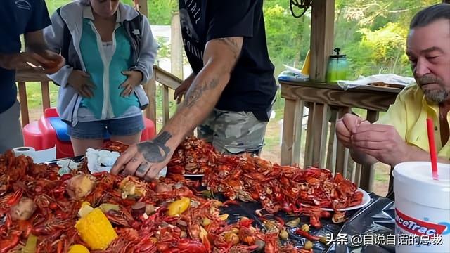 小龙虾属于海鲜类吗，小龙虾是海鲜吗（龙虾：从小龙虾到大花龙）