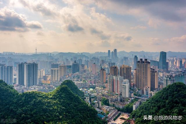 沿海城市旅游十大排名，国内海滨城市排名前十（长春、贵阳、西宁榜上有名）