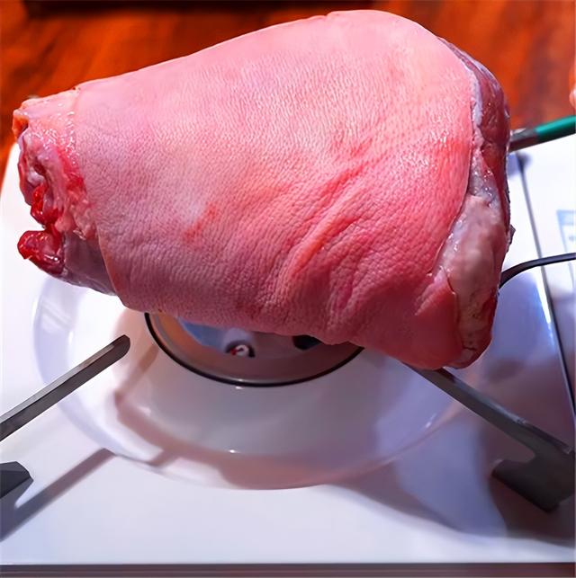 猪肘子高压锅压多少分钟，炖猪肘子高压锅压多久（大厨教你秘制配方和技巧）