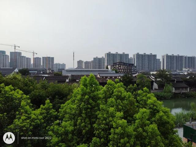 屏幕没坏但屏幕滑不动，vivo手机屏幕没坏但屏幕滑不动（只要5999元的moto刀锋折叠屏）