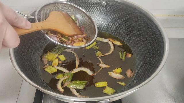 豆酱的做法，鸡蛋黄豆酱的做法（日销700份的炸酱秘方）