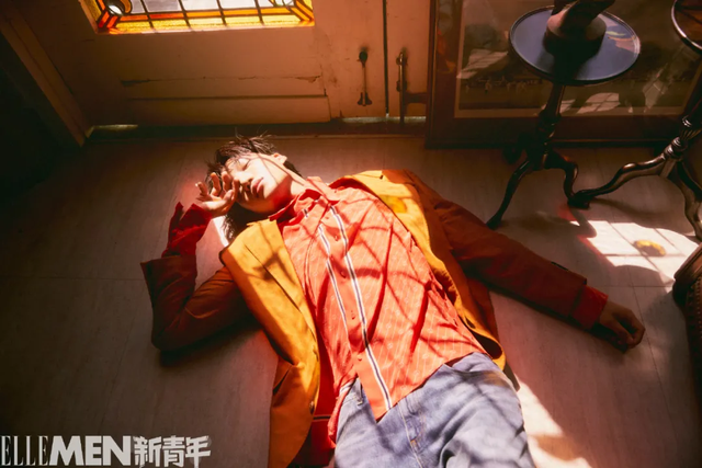 美颜相机怎么去水印，轻颜相机如何去水印（BLACKPINK拍封面被嘲“抠图打假现场”）
