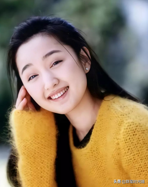 杨钰莹：24岁错爱一人葬送十年事业，如今51岁单身一人，无儿无女