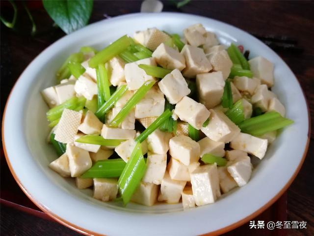 水豆腐的做法大全，水豆腐的做法大全视频（7道适合夏季的豆腐做法）