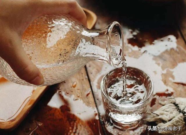 喝酒的礼仪和礼貌，喝酒的礼仪和礼貌有哪些（行家教你3道口诀）