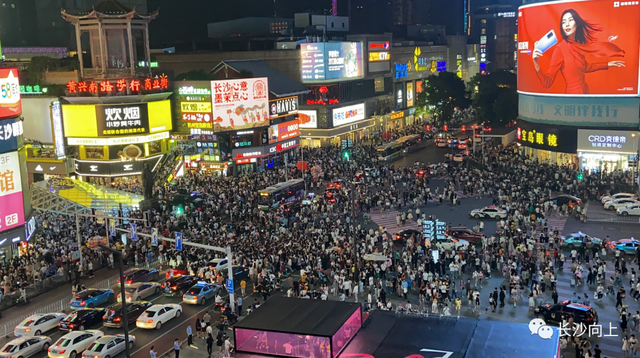 长沙黄兴路步行街，长沙黄兴路步行街人山人海（长沙“黄兴路步行街”提质改造方案效果图曝光）
