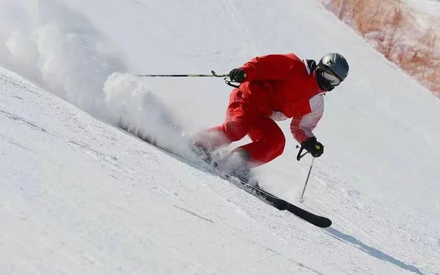 滑雪單板和雙板哪個難,滑雪裝備一套下來多少錢(單板滑雪好學還是雙板