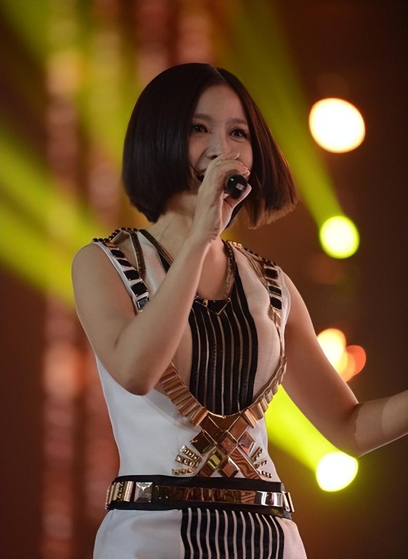 姚贝娜在好声音唱的天耀中华，永远的歌者姚贝娜
