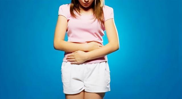 女孩子10岁来月经正常吗，10岁女孩来月经正常吗偏瘦（女孩第一次“月经”的最佳年龄是多少岁）