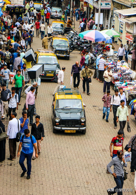 印度一共有多少官方语言，普通人一个月的工资