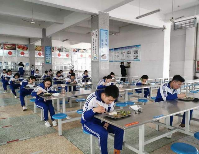 通化师范学院学费多少，通化师范学院继续教育学院学费（大中小学寒假提前）