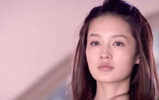 “一脸苦相”的6位女星，五官凑在一起，越看越丧，可惜了