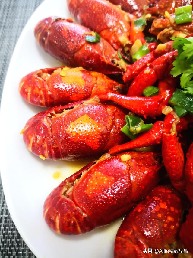 煮小龙虾的方法和教程，如何煮小龙虾好吃又简单（从挑到煮超详细分享）