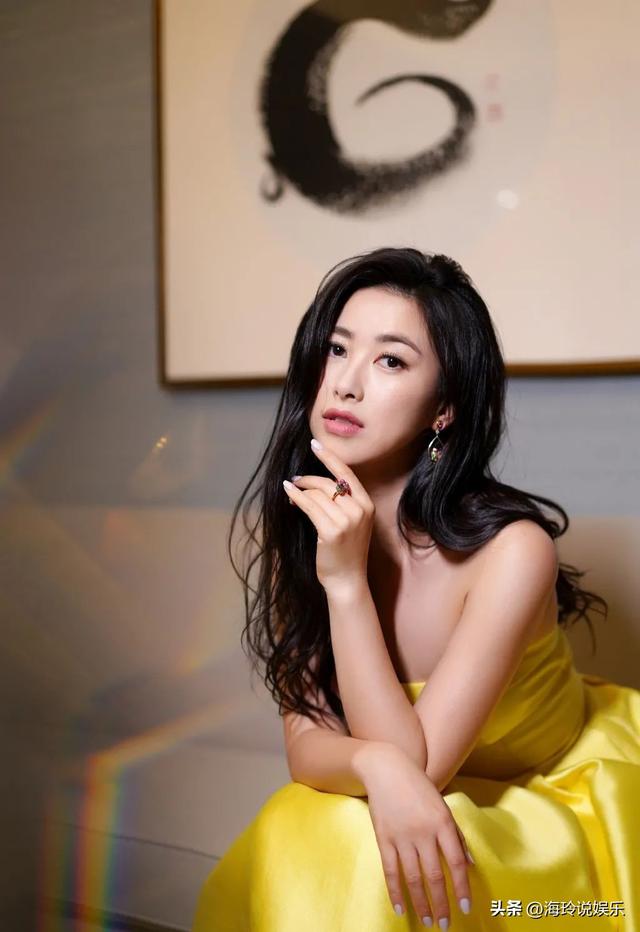 出身显赫资源顶流美艳惊人的朱珠，朱珠现状（连续10年入选全球百美的女人）