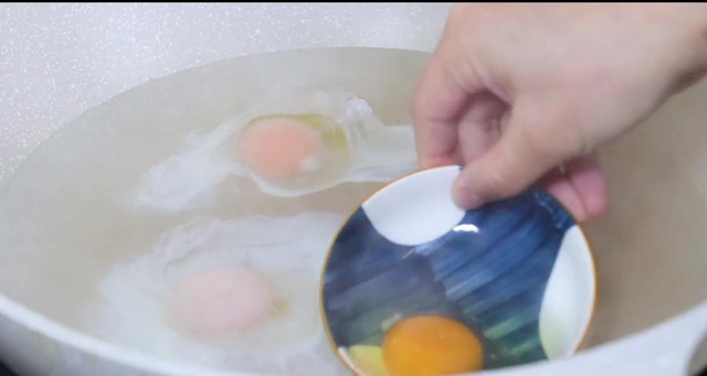 水煮荷包蛋的做法，水煮荷包蛋的做法不散（水煮荷包蛋只服这做法）