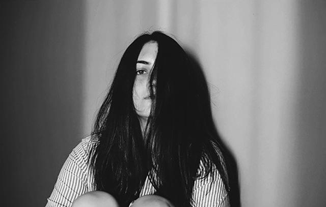 梁咏琪短发歌词，梁咏琪唱的短发歌词（女生为什么突然剪短发）