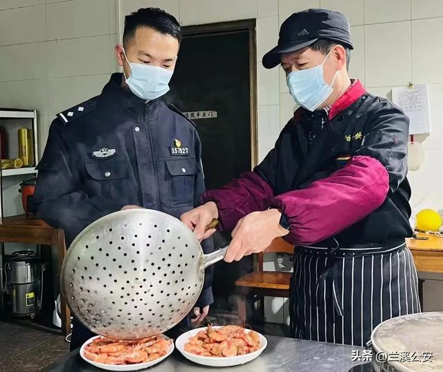 油焖尖椒的做法，油焖尖椒的做法不用（异地警的本地年……）