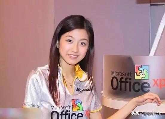 王浩信恭喜陈自瑶获奖!被扒在老婆孕期出轨,曾和小三同台领奖