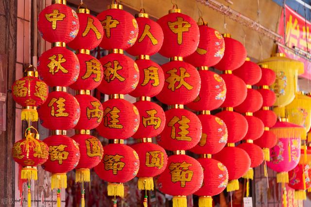 庆祝中秋节qq空间祝福留言，qq空间端午节祝福语（适合中秋发的走心文案）