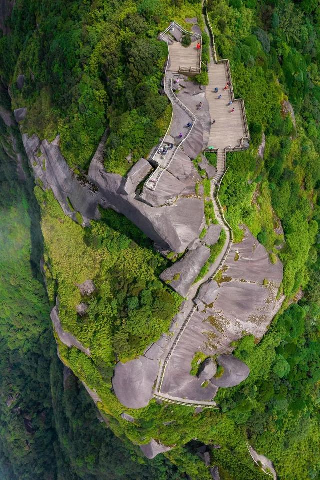 中国地质年龄最年轻的火山岛是，中国地质年龄最年轻的火山岛是哪（《航拍中国》广西篇）