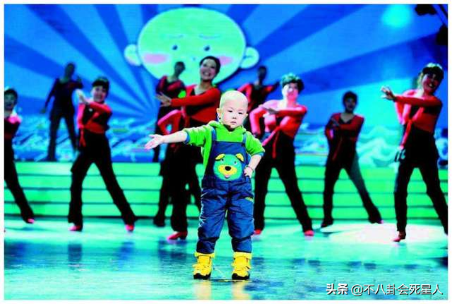 人前风光无限，人后被亲妈当成“提款机”，这5位童星满是辛酸泪