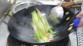 坐月子能吃芹菜吗，坐月子可以吃芹菜水饺吗（冬天多吃芹菜身体好）