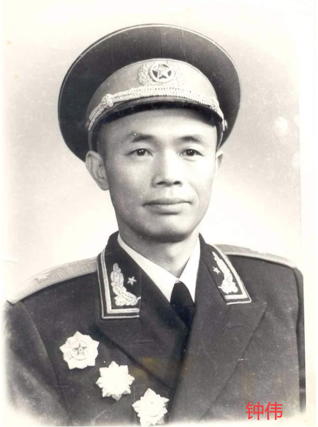 开国王近山中将与韩雪的关系,王近山将军(韩雪曾展示爷爷的军功章)