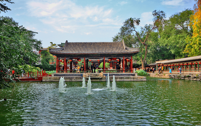 和珅府在哪，和珅府的位置（<恭王府>那些鲜为人知的秘密）