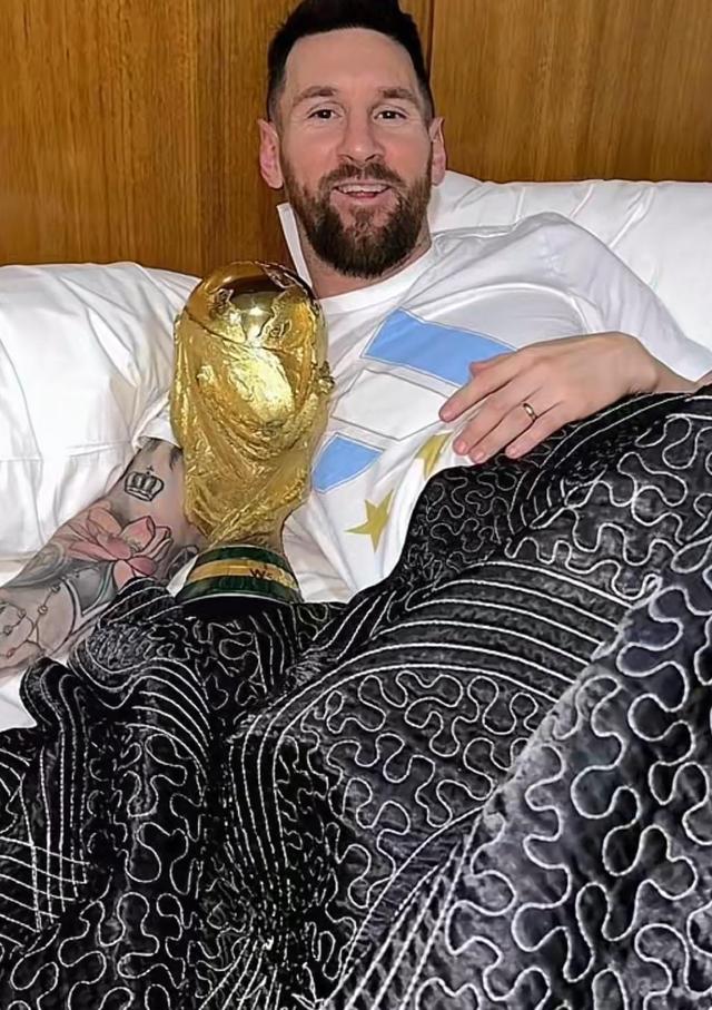 喜欢抱着老婆睡的生肖男，喜欢粘着老婆的生肖男（梅西拥有安东内拉这么漂亮的妻子）