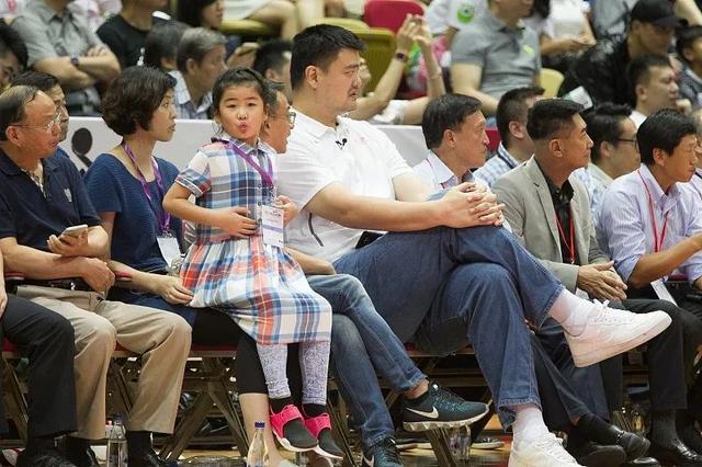 姚明女孩今年多高了,姚明11歲女兒身高直逼正常成人(12歲姚沁蕾逼近