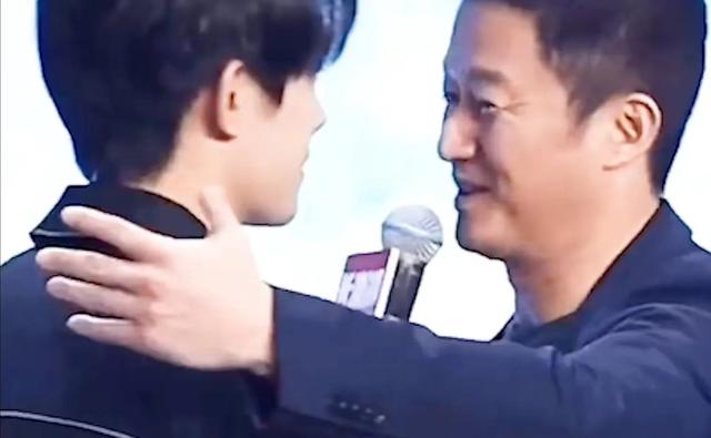 吴京开讲啦全集在哪里看，开讲啦吴京全视频（他又经历了一次从高处坠落。他说他很感谢）