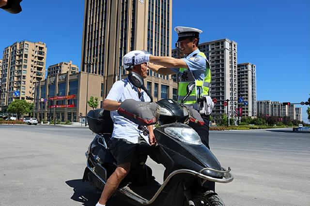 怎样学骑电瓶车，怎样学骑电瓶车快（骑行电动自行车并不要驾照）