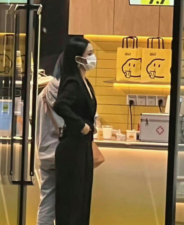 谢娜背后的故事，谢娜刘烨个人资料（失去“庇护”的快乐家族接连翻车）