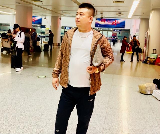 二驴是谁，二驴是谁的徒弟（直播飙脏话：有病）