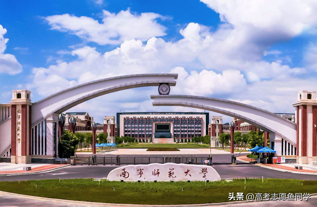 新疆伊犁师范学院，新疆师范类大学排名（8所二本师范大学实力不错）