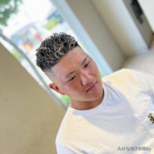 男士长发发型图片，帅气的男中长发发型（4种又帅又时尚的男士发型）